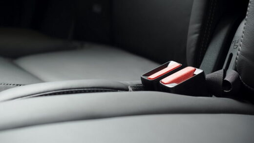 jakie wymogi powinna spełniać tapicerka samochodowa