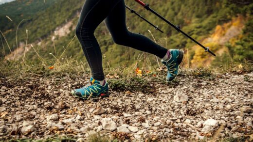 Buty trekkingowe na weekendowe wędrówki. Jak dobrać model do terenu?