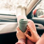 Kubek termiczny na kawę do pracy i podróży. Na jakie cechy zwrócić uwagę?